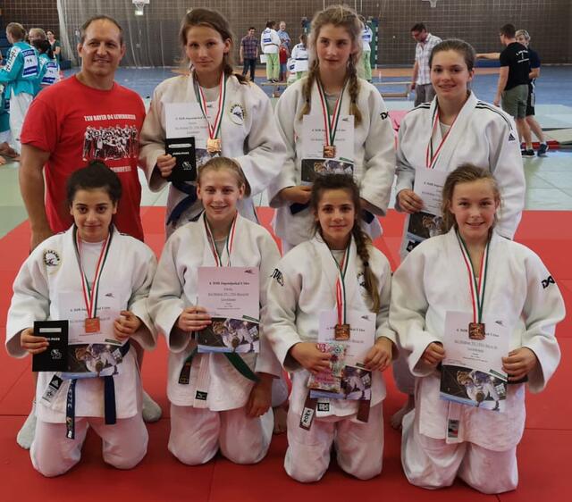 3. Platz und DMP-Qualifikation erreicht: Die U 16-Judoka des BTV/Bayer Leverkusen mit Lena Lenz, Juliette Karim, Eva Lambertz, Annika Hirschfeld und Ann-Sophie Stemplin. | Foto: Fotoquelle: Metzger