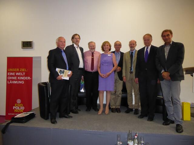 Die Teilnehmer an der Podiumsdiskussion mit den Vertretern der Rotary Clubs aus Brühl, Bornheim und Wesseling.