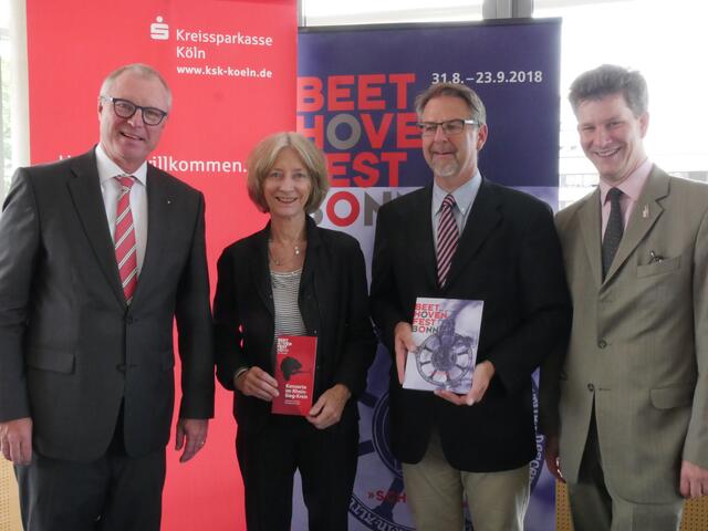 Alexander Wüerst, Vorsitzender des Vorstandes der Kreissparkasse Köln, Nike Wagner, Thomas Wagner und Dettloff Schwerdtfeger (kaufmännischer Geschäftsführer des Beethovenfestes Bonn, v.li.), stellen das Programm des Beethovenfestes im Rhein-Sieg-Kreis vor. | Foto: Wackers
