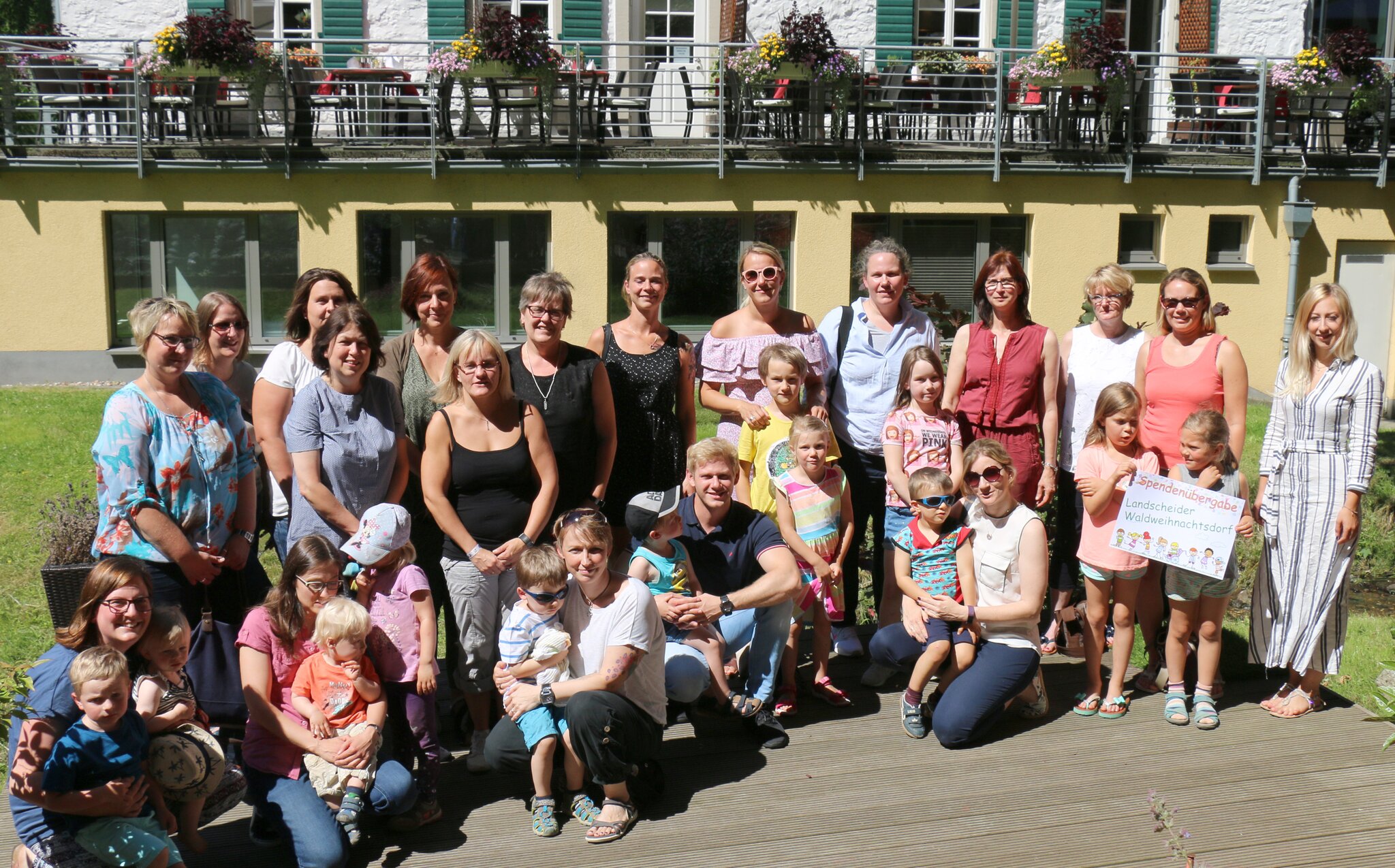 Freude über späte Bescherung: 11x 300 Euro vom Gut Landscheid für Kitas