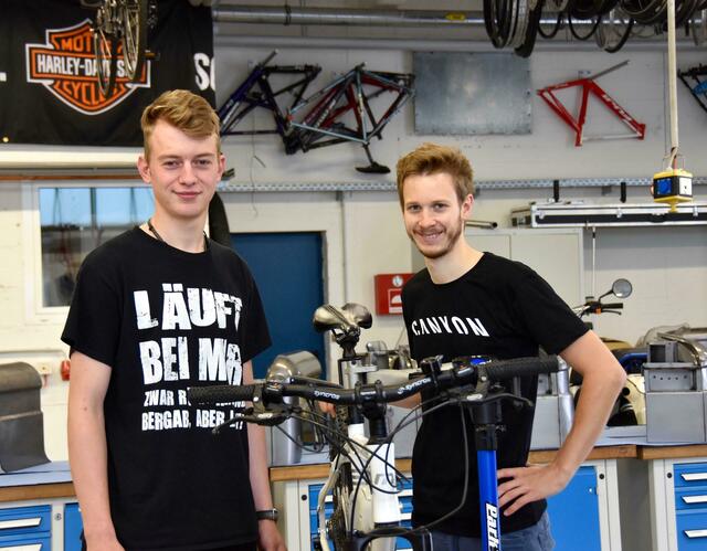 Benedikt Lorry (l.) und Sebastian Schreiber haben ihr Hobby zum Beruf gemacht. | Foto: tau