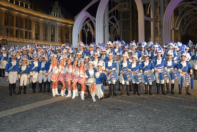 Blaue Funken und Funky Marys im deutschen Dorf des “Mangrove Tree ResortWorld“ Hotelkomplexes in Qingdao | Foto: Blaue Funken