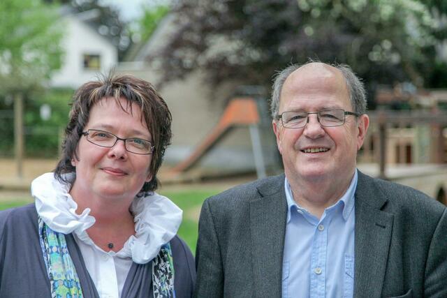 Einrichtungsleiterin Monika Obertopp und Hans Georg Axer, Vorstandsmitglied der Bürgerstiftung St. Cornelius, stellen bei einem Tag der offenen Tür am 14. September das Konzept der KiTa vor.