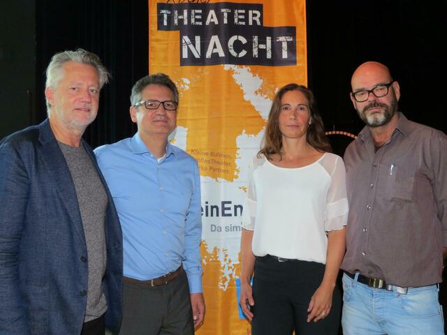 Oliver Durek, Theater am Dom, Frank Bender, Leiter Unternehmenskommunikation der RheinEnergie, Ruth zum Kley, Theaterleiterin des Kölner Künstler Theaters und Dietmar Kobboldt, Vorsitzender der Kölner Theaterkonferenz e.V (v.l.) stellten das Programm für die 18. Kölner Theaternacht vor. | Foto: Stahl