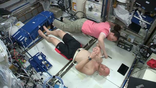 Myotones: Muskeltonusmessungen in Schwerelosigkeit. | Foto: Deutsches Zentrum für Luft- und Raumfahrt (DLR),