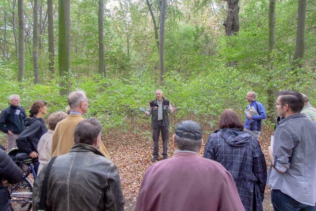 Markus Bouwman, Chef der Kölner Förster, informierte über das Gremberger Wäldchen, das der älteste Wald auf der Kölner Niederterrasse ist. | Foto: König