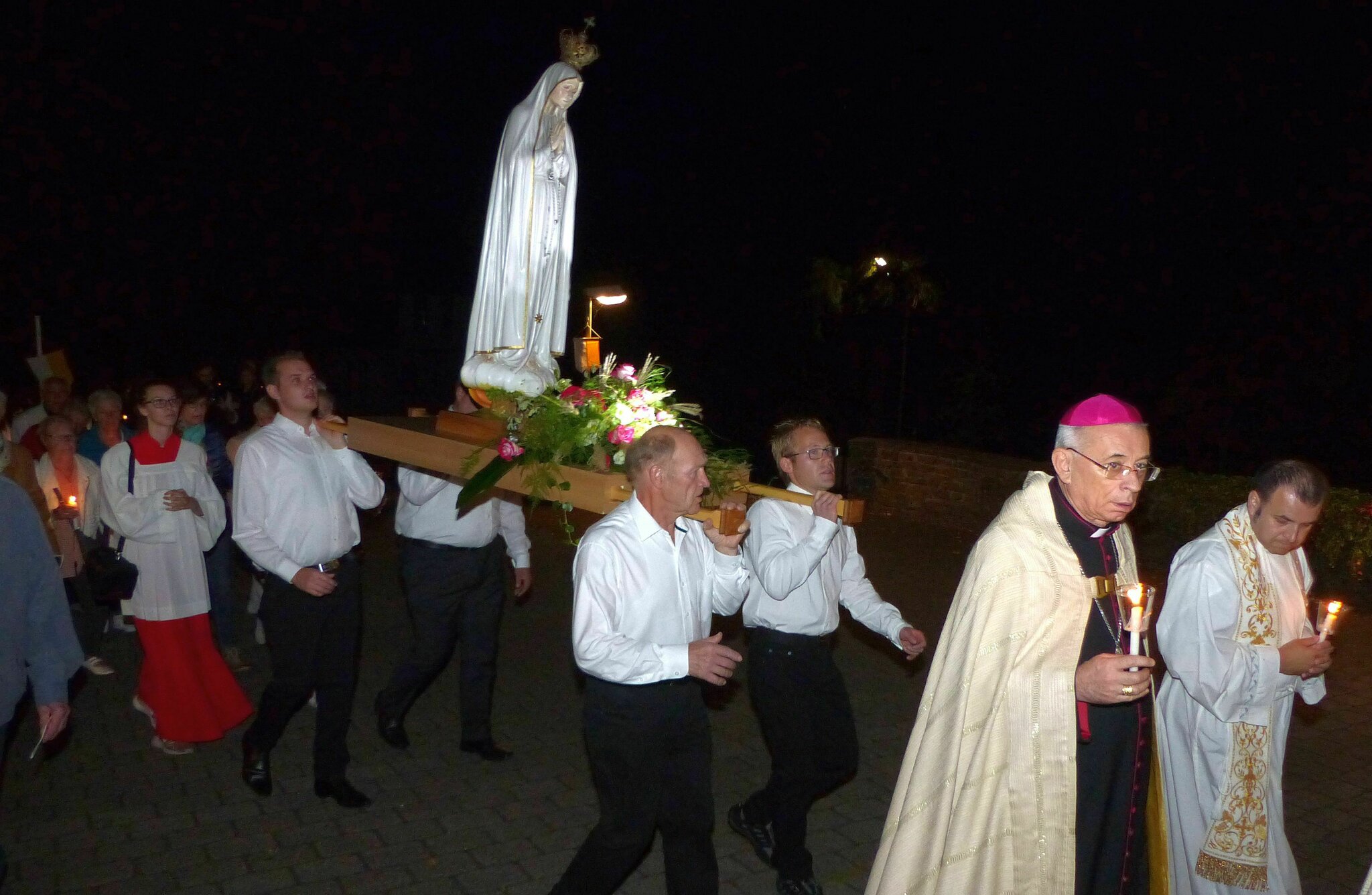 Fatime Rrubjeka Hoher Besuch: Fatima-Prozession mit Erzbischof aus Rijeka - Morsbach