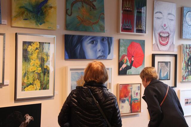 Die 5. Brücker Kunsttage haben begonnen und zeigen wieder an verschiedenen Orten eine große Vielfalt künstlerischer Werke. | Foto: Flick
