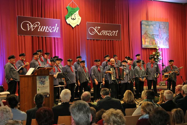 Die Bedburger Shantys waren als Gastchor in diesem Jahr für die maritimen Lieder zuständig. | Foto: Bastian Schlößer