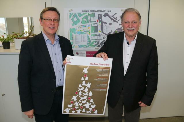 Die Organisatoren des Budenzaubers: Harald Borchert, Abteilungsleiter Ordnungs-, Markt und Gewerbeangelegenheiten, und Günter Dick, Amtsleiter der Bürgerdienste (r.). | Foto: Michael Thelen