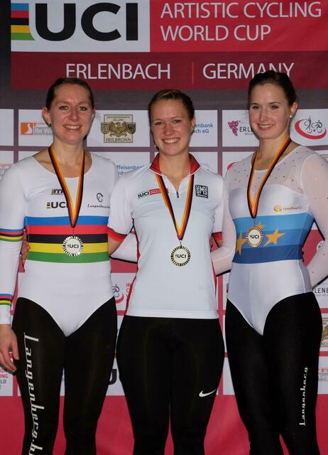Goldmedaillengewinnerin Maren Haase inmitten der beiden deutschen Konkurrentinnnen. | Foto: Detlef Kutz