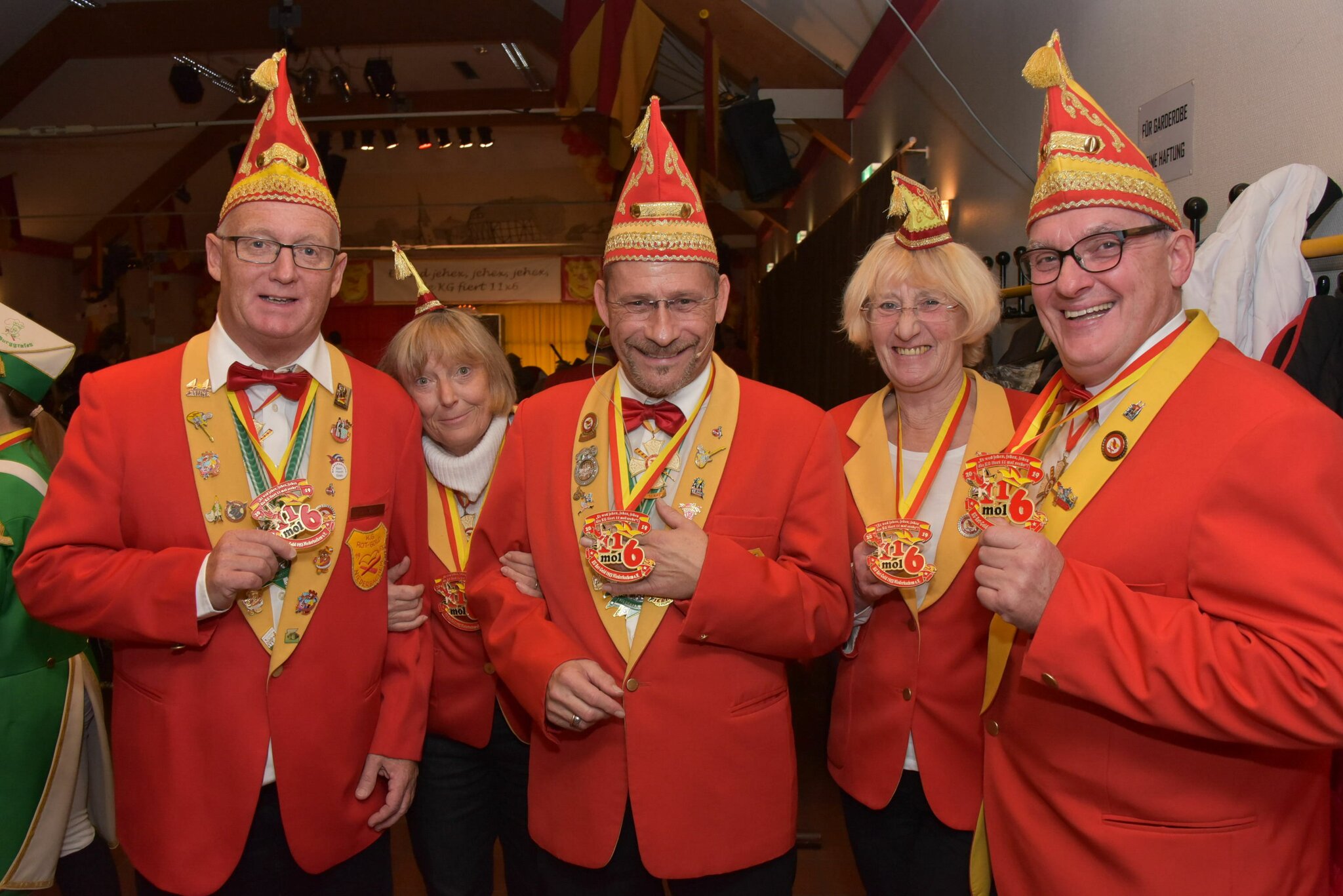 Stimmung In Rot Gold KG Rot Gold Niederbachem Feiert Ein N rrisches stimmung-in-rot-gold-kg-rot-gold-niederbachem-feiert-ein-n-rrisches
