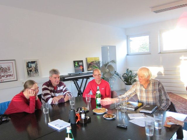 Dat Wasser vun Kölle es jot, das Gespräch mit Hartmut Priess prickelnd. Er sagt: "Wir beschreiben die Stadt in Liedern. Unsere guten Lieder haben alle eine Geschichte! Und im besten Fall kann man auch noch drüber lachen, auch wenn es die eigenen Schwächen sind. Unsere Lieder aus den letzten 50 Jahren sind ein kleines Geschichtsbuch über Köln." | Foto: Anja Schimanke