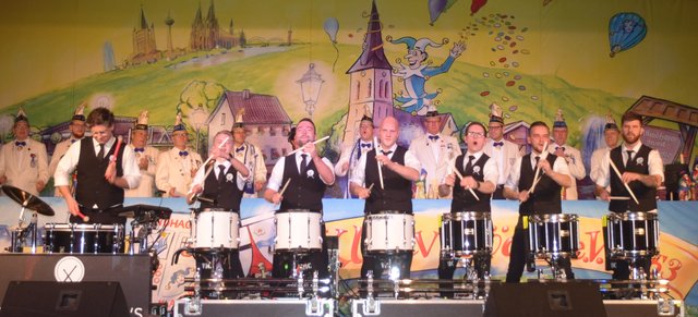 Eine tolle Trommelshow boten "The Drummerholic's aus Erfstadt dem Publikum | Foto: Erwin Höller 