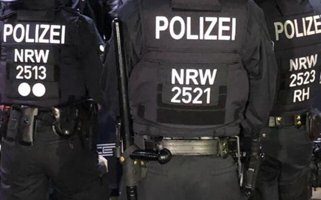 Die Polizei hat das Vereinsheim einer Rockergruppierung in Schlebusch nach Beweismitteln durchsucht. | Foto: Symbolbild Polizei