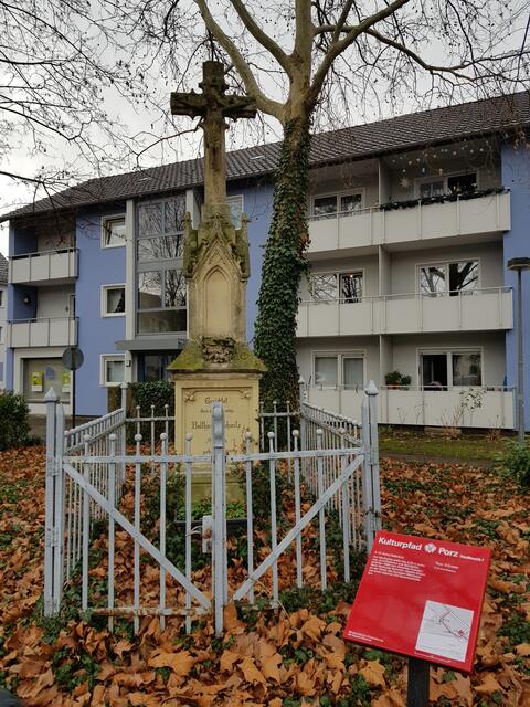 Vor 150 Jahren wurde das Amerika-Kreuz gestiftet. Nun muss es restauriert werden. | Foto: Robels