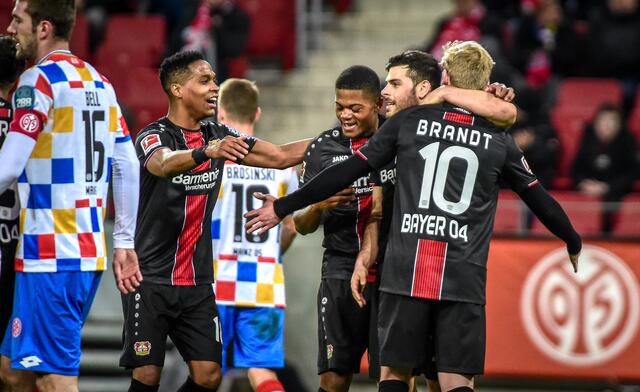 Direkt fünfmal Grund zu jubeln hatten die Kicker der Werkself. Trotz „Karnevalstrikot“ machten die Mainzer Spieler dabei einen eher missmutigen Eindruck. | Foto: KSmediaNET