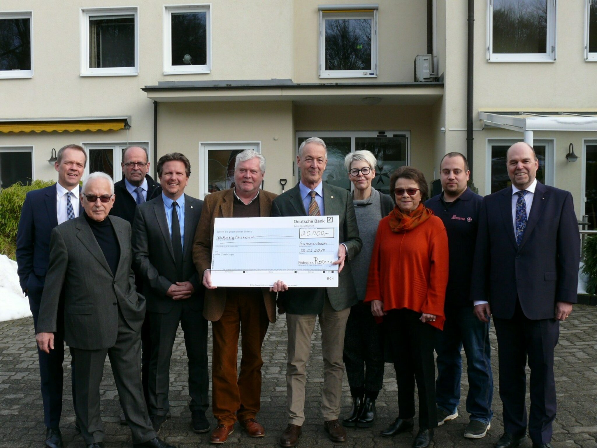 Rotarier spenden 20.000 Euro fürs Hospiz: Weihnachtsspende jetzt ...