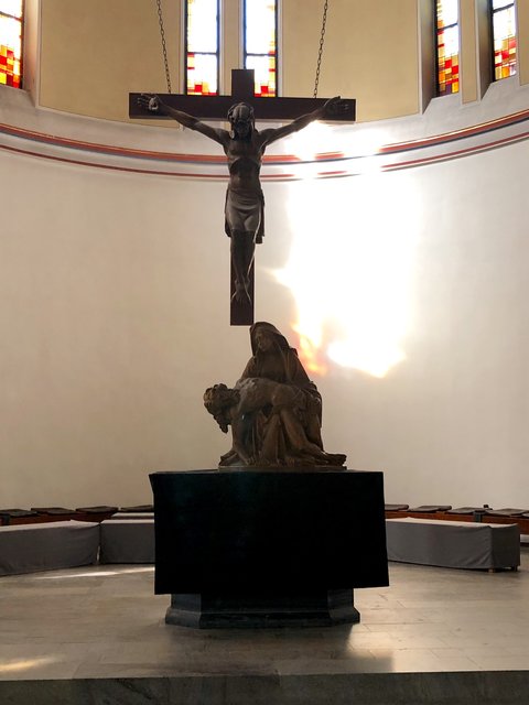 Karfreitagsliturgie mit Kreuzverehrung und Verehrung der Pietà (Herz-Jesu-Kirche, Beethovenallee, Bonn) | Foto: privat