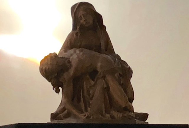 Zur Verehrung auf den Altar gestellt: die Pietà der Herz-Jesu-Kirche (Rheinviertel) | Foto: privat