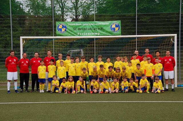 37 Kinder zwischen fünf und 13 Jahre wurden von DFB-Elitetrainern vier Tage beim Fußballcamp des SC Brühl unterrichtet. | Foto: Aka