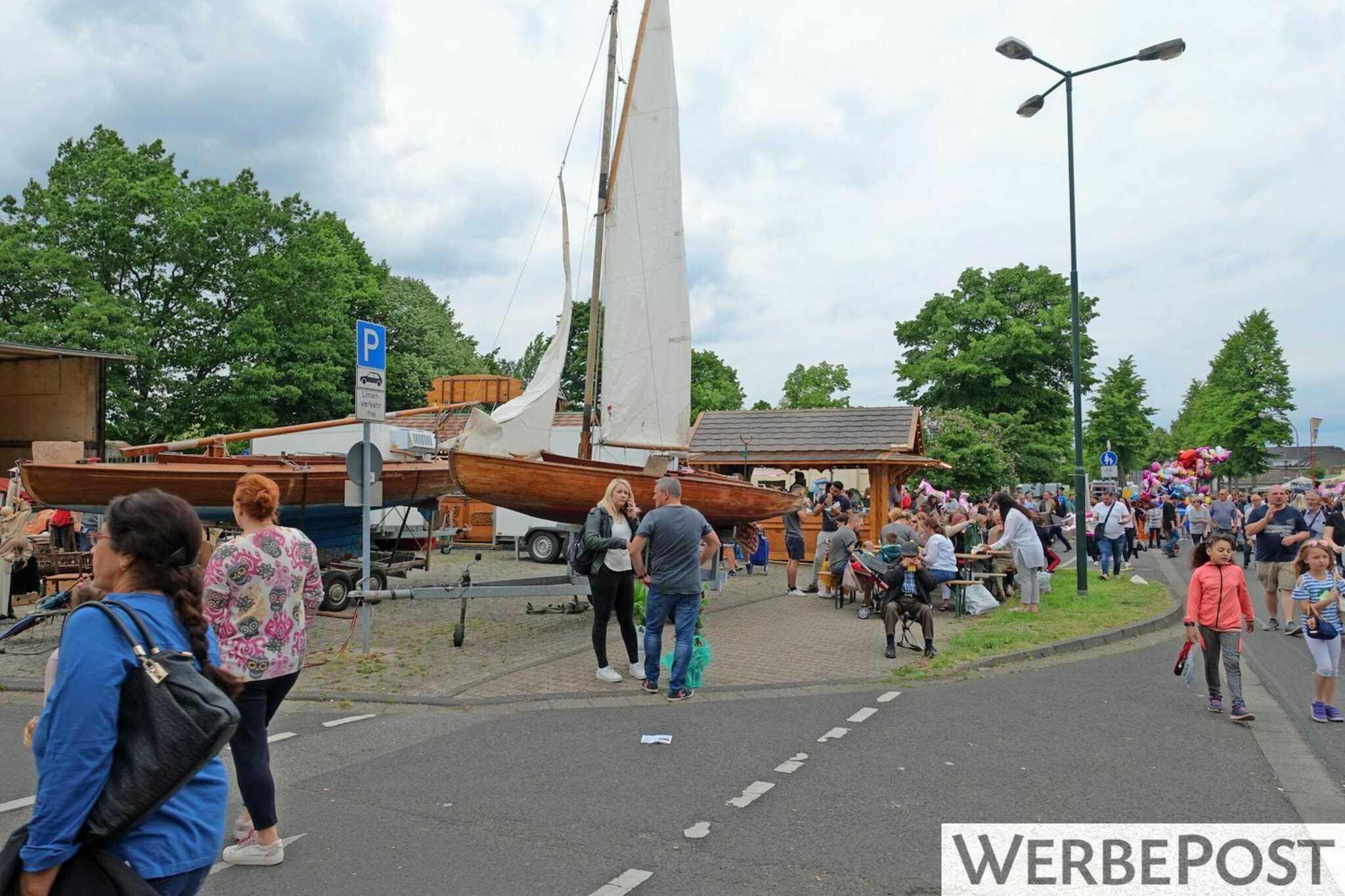 Trödelmarkt Kerpen: Sogar ein Segelboot stand zum Verkauf - Kerpen