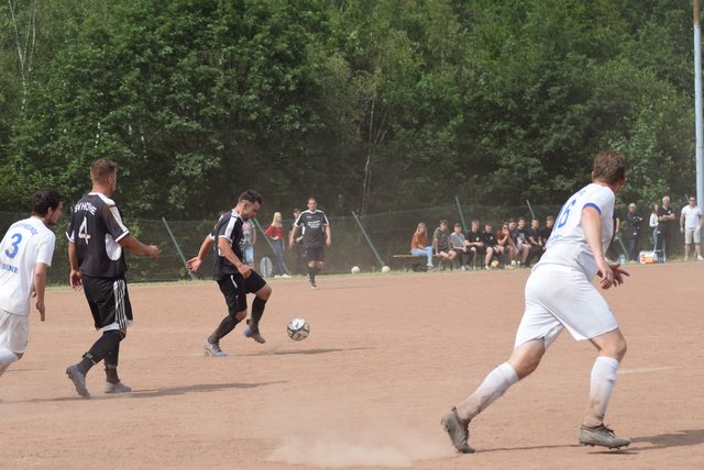 Patric Gnacke (am Ball) erzielte 2 Treffer zum "Meisterstück" | Foto: Erwin Höller 