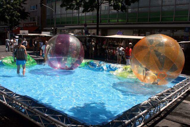 Eine kühle Oase war für die Kinder der „Aquaball“. | Foto: Hoffmann