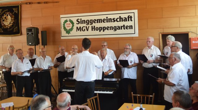 Der MGV St. Katharinen aus dem Kreis Neuwied war auch beim Jubiläum in Hoppengarten mit dabei. | Foto: Erwin Höller 