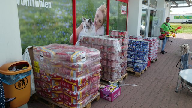 Futterspende - in Gänze nicht abzulichten! | Foto: Heinz Könen