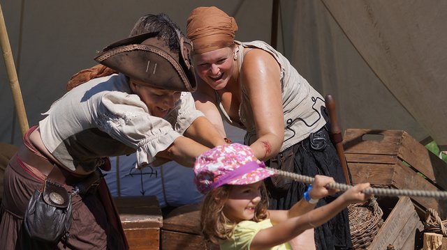 Und pull! Kinder und Erwachsene können ein Wochenende Handanlegen, wenn es heißt "Piratenabenteuer voraus!" | Foto: Sarah Liebig