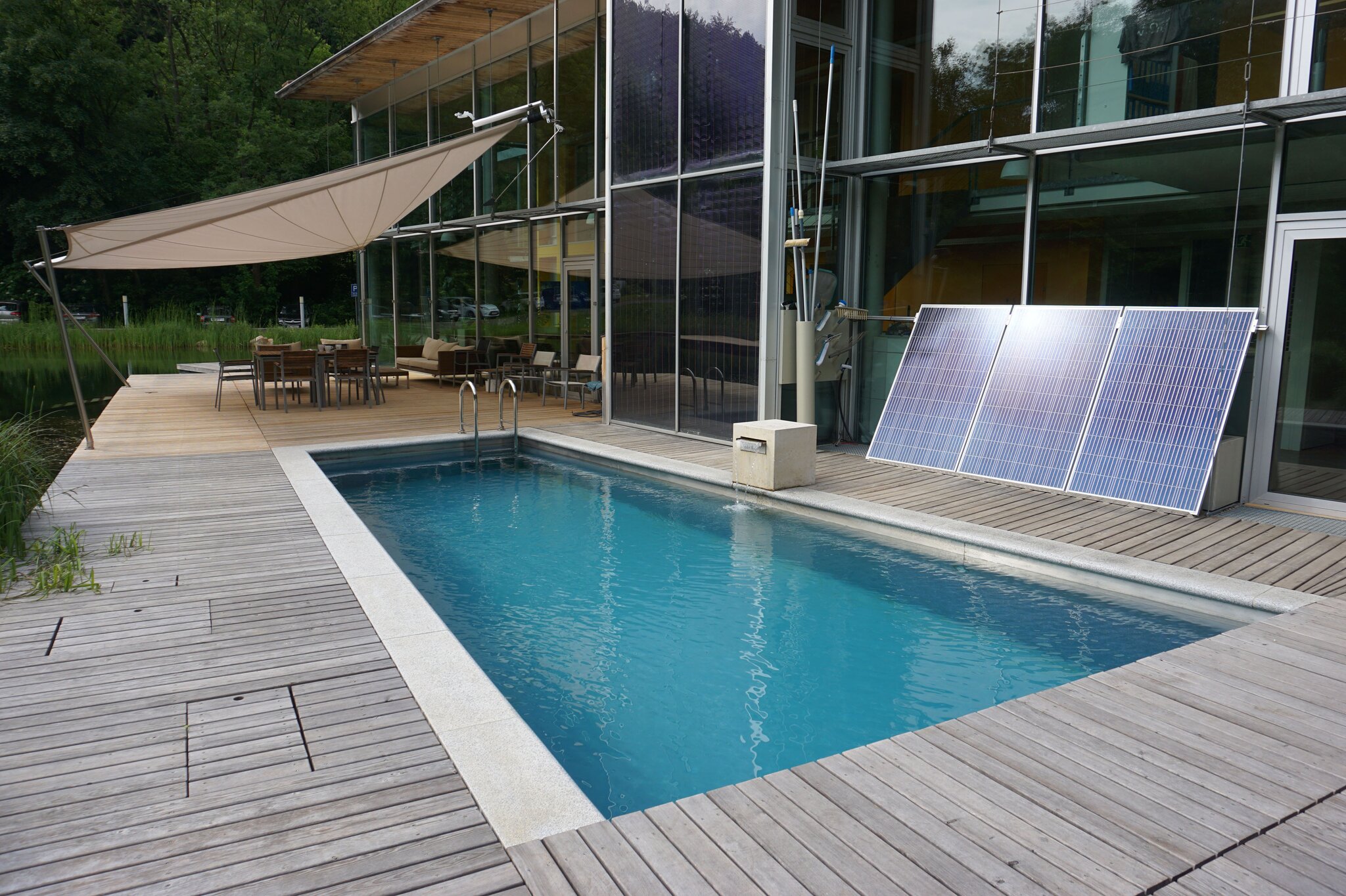 Voller Badespaß, null Energieverbrauch: Mit Sonnenkraft den Pool erwärmen