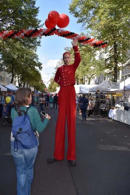 „Lindenthaler Flair“: Auf der Dürener Straße erwartet die Besucher ein unterhaltsamer und bunter Tag. | Foto: Kellner