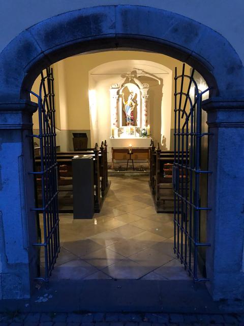 Blick in die Adelheidis-Kapelle bei der Lichterprozession | Foto: privat
