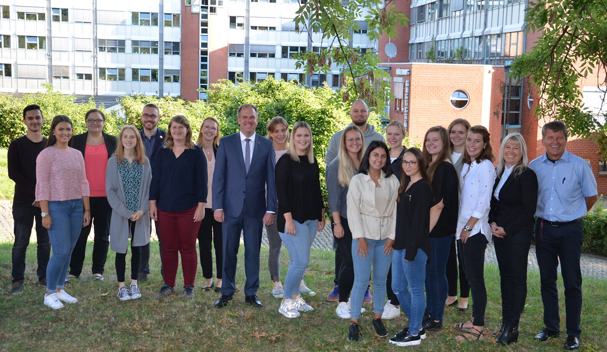 Start ins Berufsleben: 18 neue Azubis im Rathaus - Hürth