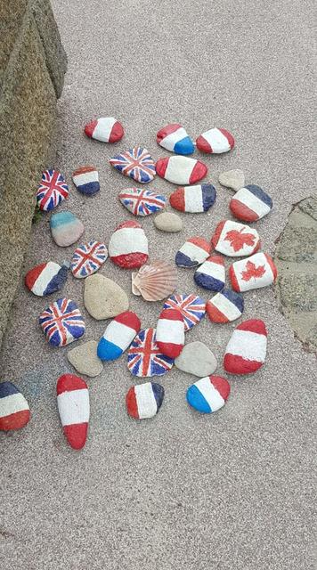 Steine in der Normandie. Symbole der Erinnerung | Foto: Elke Kämpfe Manegold  - Steinmaler GL