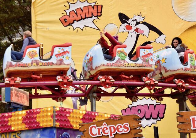 Hoch die Hände! Sichtbar viel Spaß hatten die großen und kleinen Besucher der Kirmes. | Foto: tau