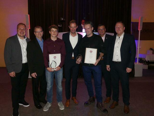 So sehen Sieger aus: Bei den Herren gewannen Luis Gonzales-Diaz, Sascha Stegemann und Noah Hersel (für ihn nahm sein Vater Bernd den Preis entgegen). | Foto: Klinkhammels