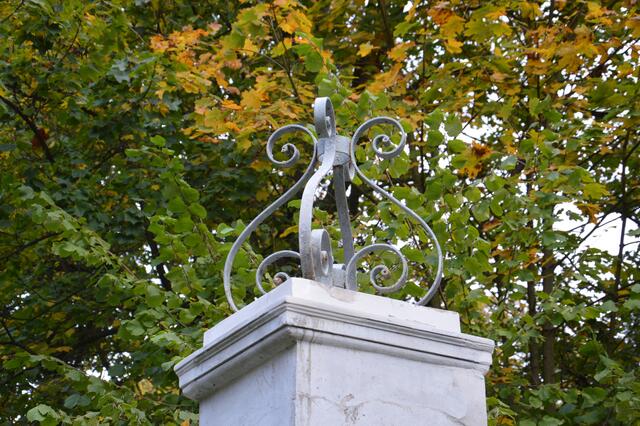 Wer hat sowas, wer kann sowas? Gesucht wird ein neuer Fahnenhalter für die Südsäule des Westportals. | Foto: Lars Kindermann