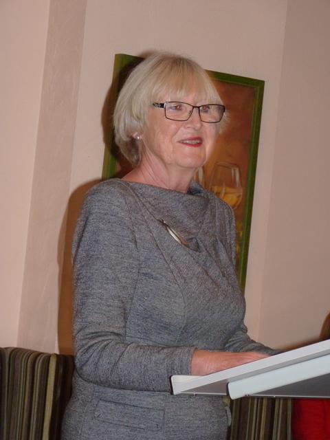 Heidi Wiens berichtet von Ludwigs Kochkünsten  | Foto: Walter Kümmel