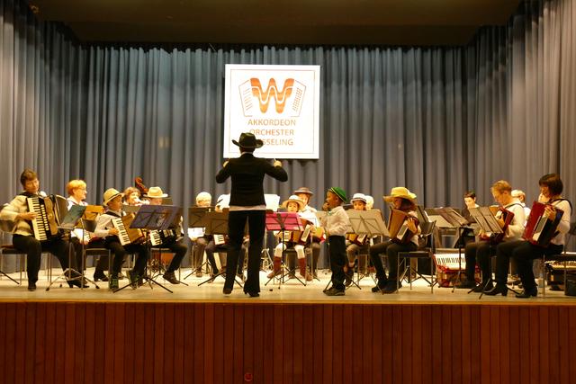 "Texas Train", gespielt vom Kinderorchester unter Leitung von Elena Taran.  | Foto: Wolfhard Brandtstäter