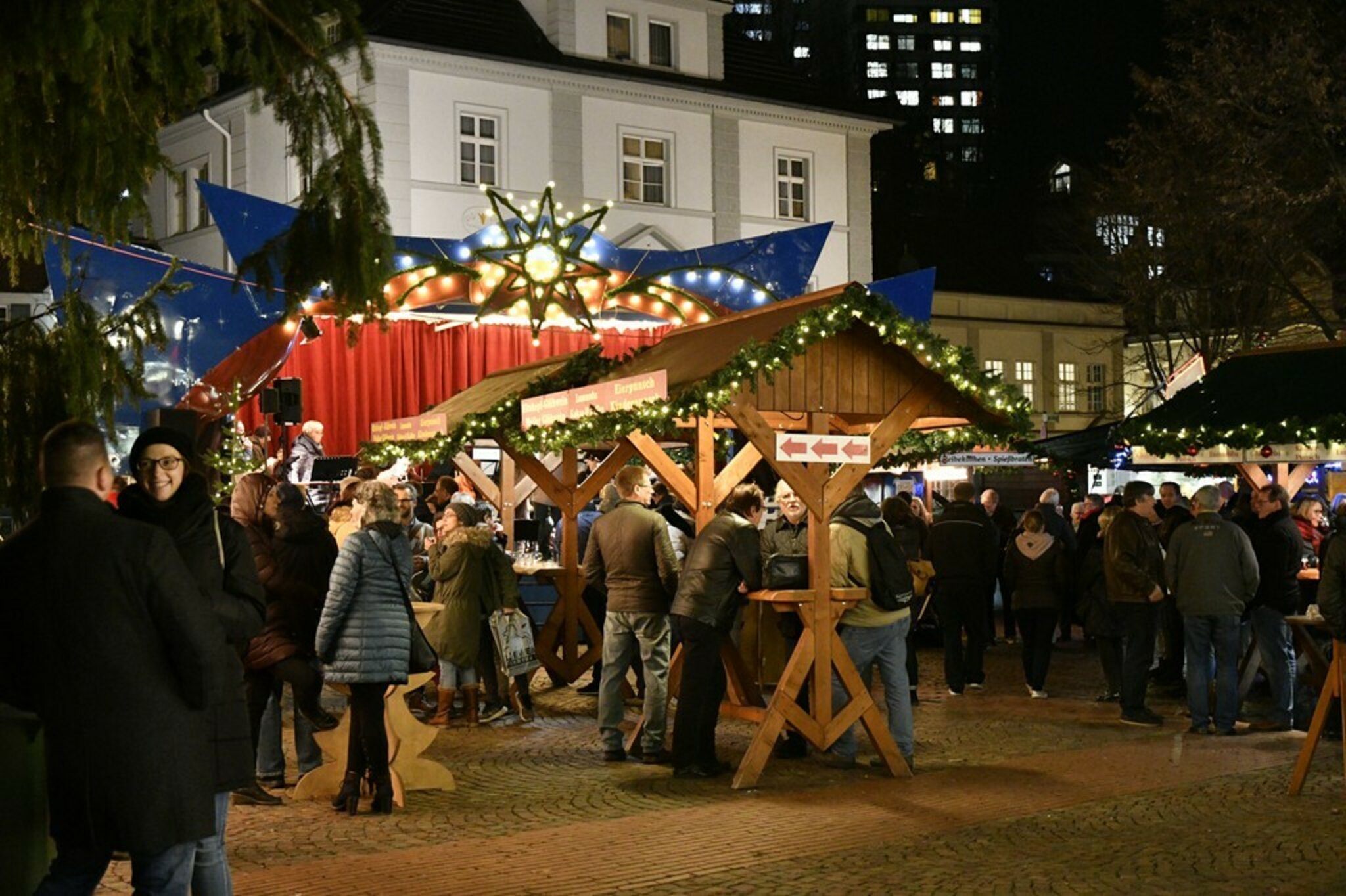 Der Weihnachtsmarkt in Bergisch Gladbach Lichterglanz, Glockenklang
