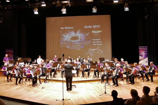 Die Orchestergemeinschaft G'Oldies und Unterhaltungsorchester des Ersten Kölner Akkordeon-Orchesters unter Leitung von Winfried Haushalter mit Originalmusik. | Foto: Anita Brandtstäter
