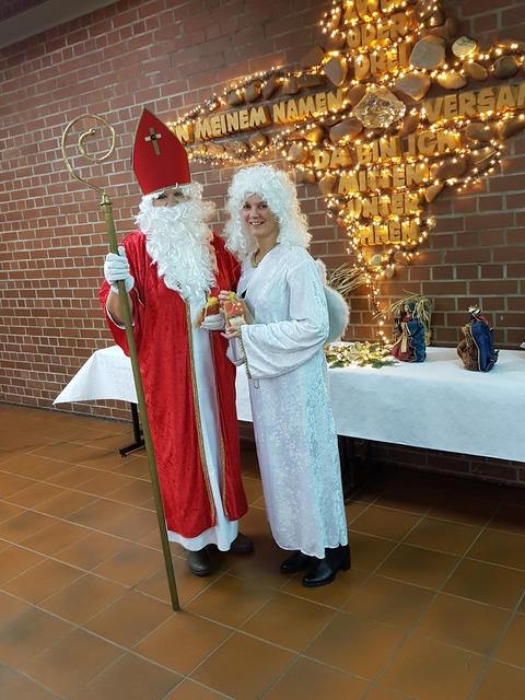 Nikolaus Claudia Kramer, Helferin Elke Linden | Foto: privat