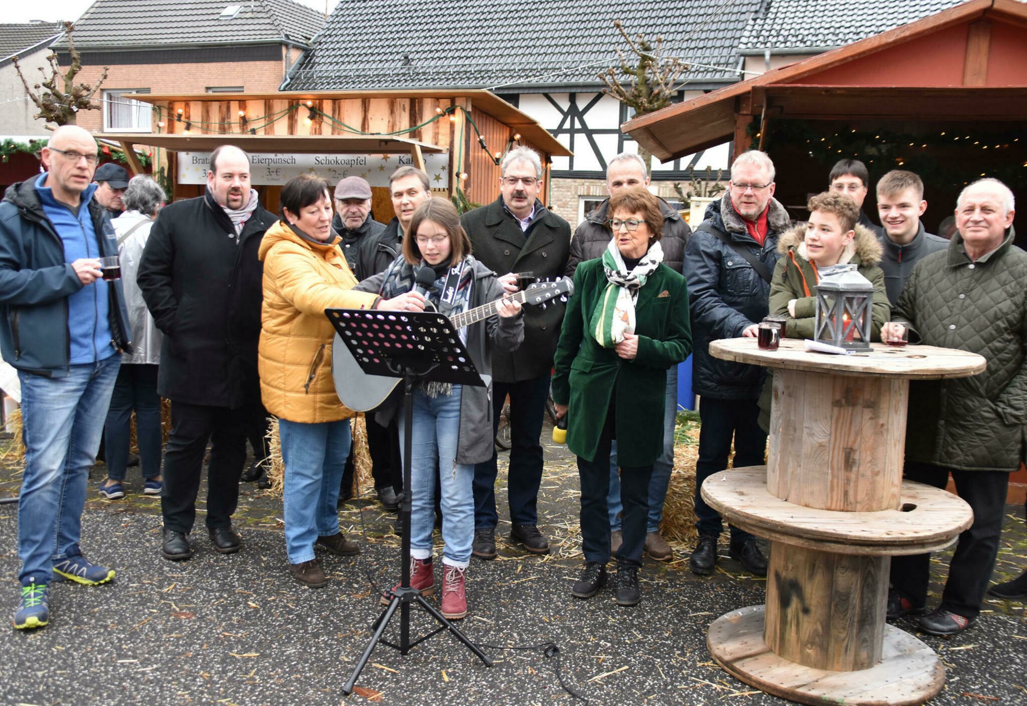 Und alle singen mit... Fröhlicher Weihnachtsmarkt in Fritzdorf Wachtberg