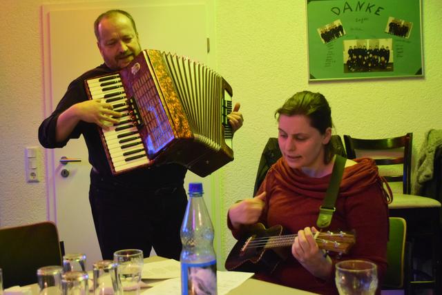 Das Duo "Sahnewirbel im Kaffee" (Markus Wolters und Clarissa Senft)  | Foto: Erwin Höller 