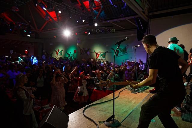 Tosende Stimmung bei der FRK Damensitzung 2020 mit Cat Ballou | Foto: Photographie Andreas Weinand