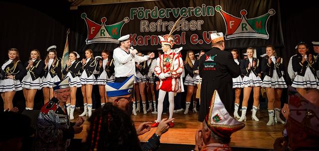 Prinz Mike I. gemeinsam mit dem Tanzkorps Blaue Jungs | Foto: Photographie Andreas Weinand