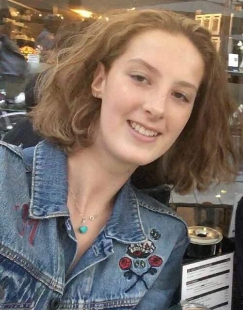 Wer kann Angaben zum aktuellen Aufenthaltsort der auf dem Foto gezeigten Jugendlichen machen? Wer hat die 14-Jährige seit den Vormittagsstunden des 07.02.2020 gesehen? Hinweise nimmt die Kriminalwache unter der Rufnummer 0228-150 entgegen. | Foto: Polizei Bonn