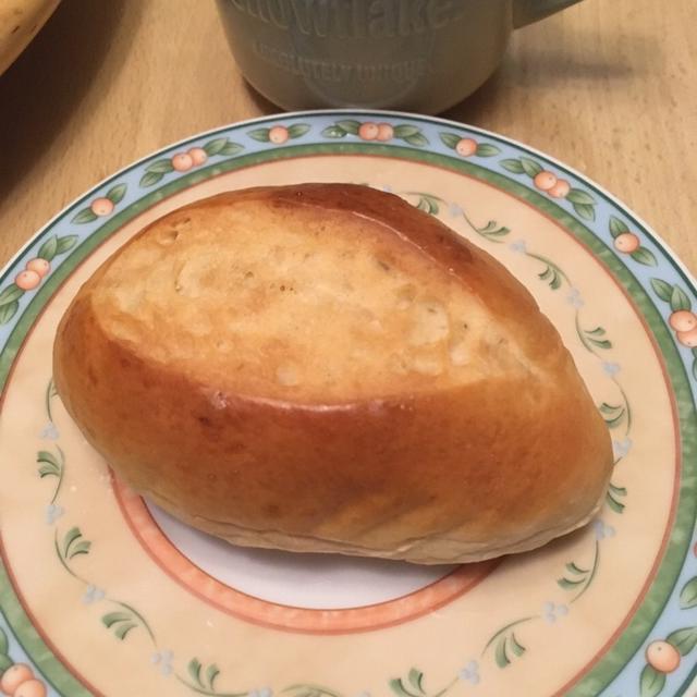Traditionsgebäck als Zeichen einer Heiligen: ein süßes Adelheidisbrötchen | Foto: privat